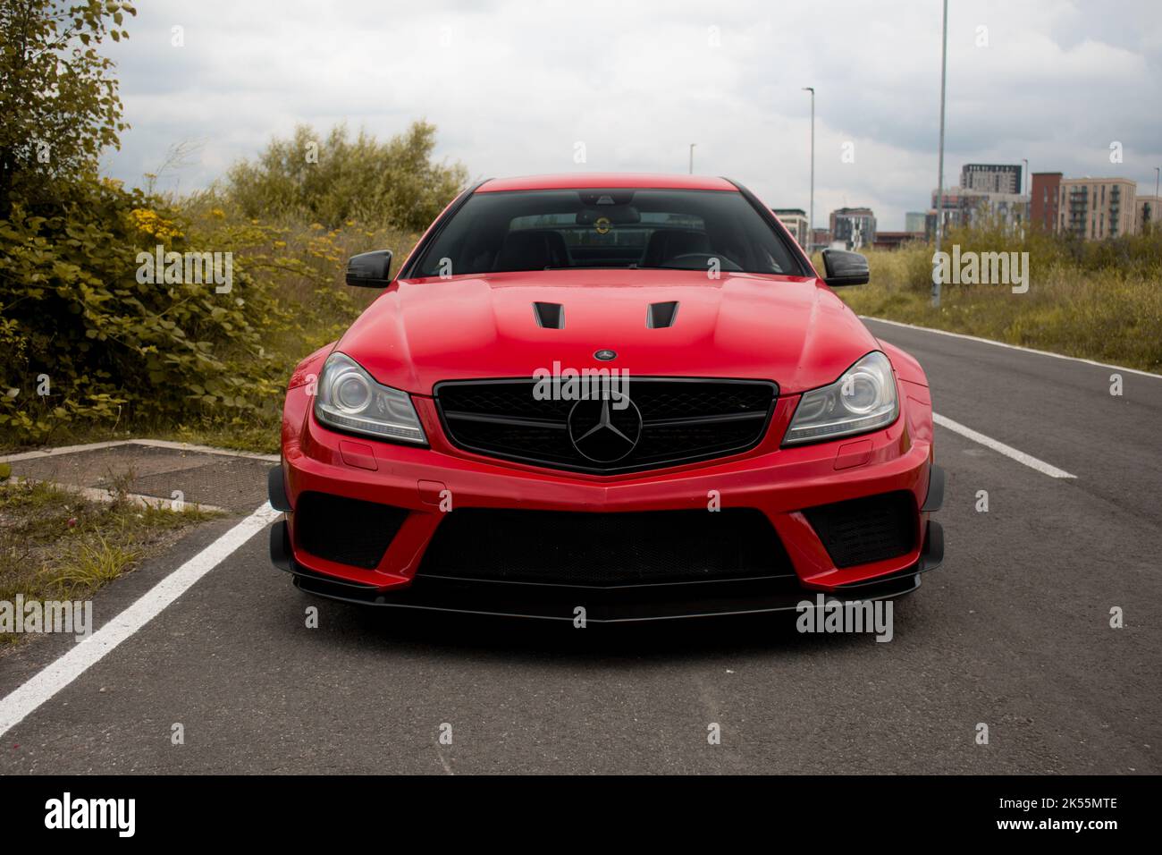 L'avant d'Une Mercedes Benz 2012 rouge C63 AMG Black Series W204 lors D'Une journée de grande couverture à Manchester Banque D'Images