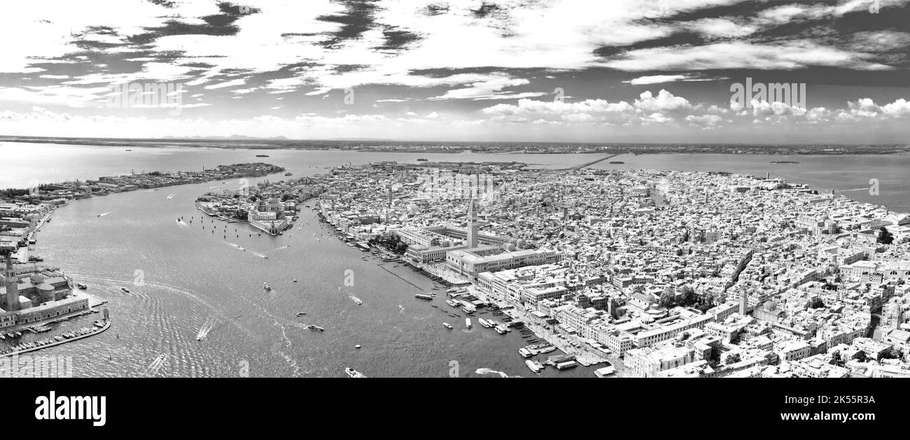 Vue aérienne de la ville de Venise en Italie Europe en noir et blanc Banque D'Images