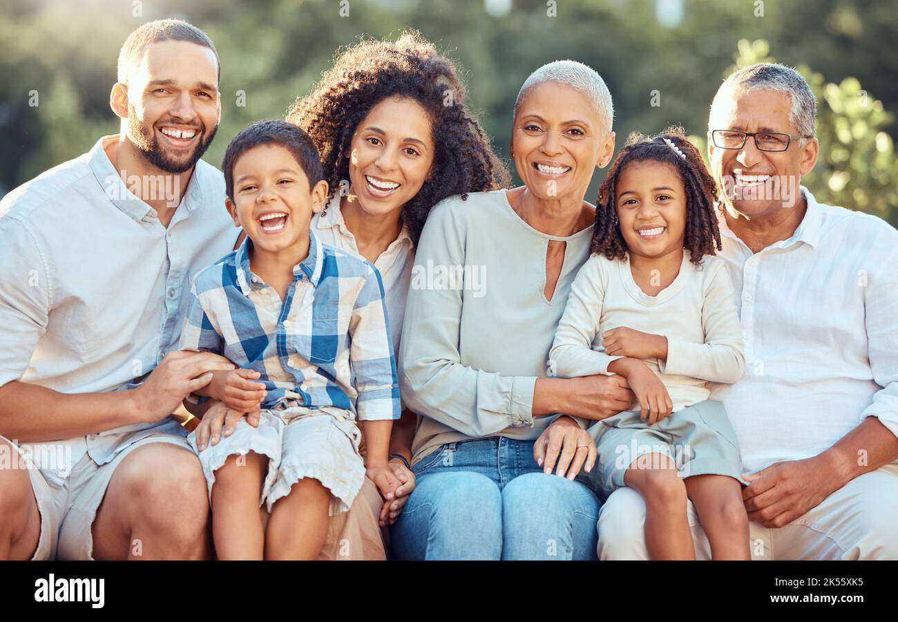 Un Si Grand Soleil 25 Février 2022 Grand portrait de famille dans un parc avec des grands-parents et des