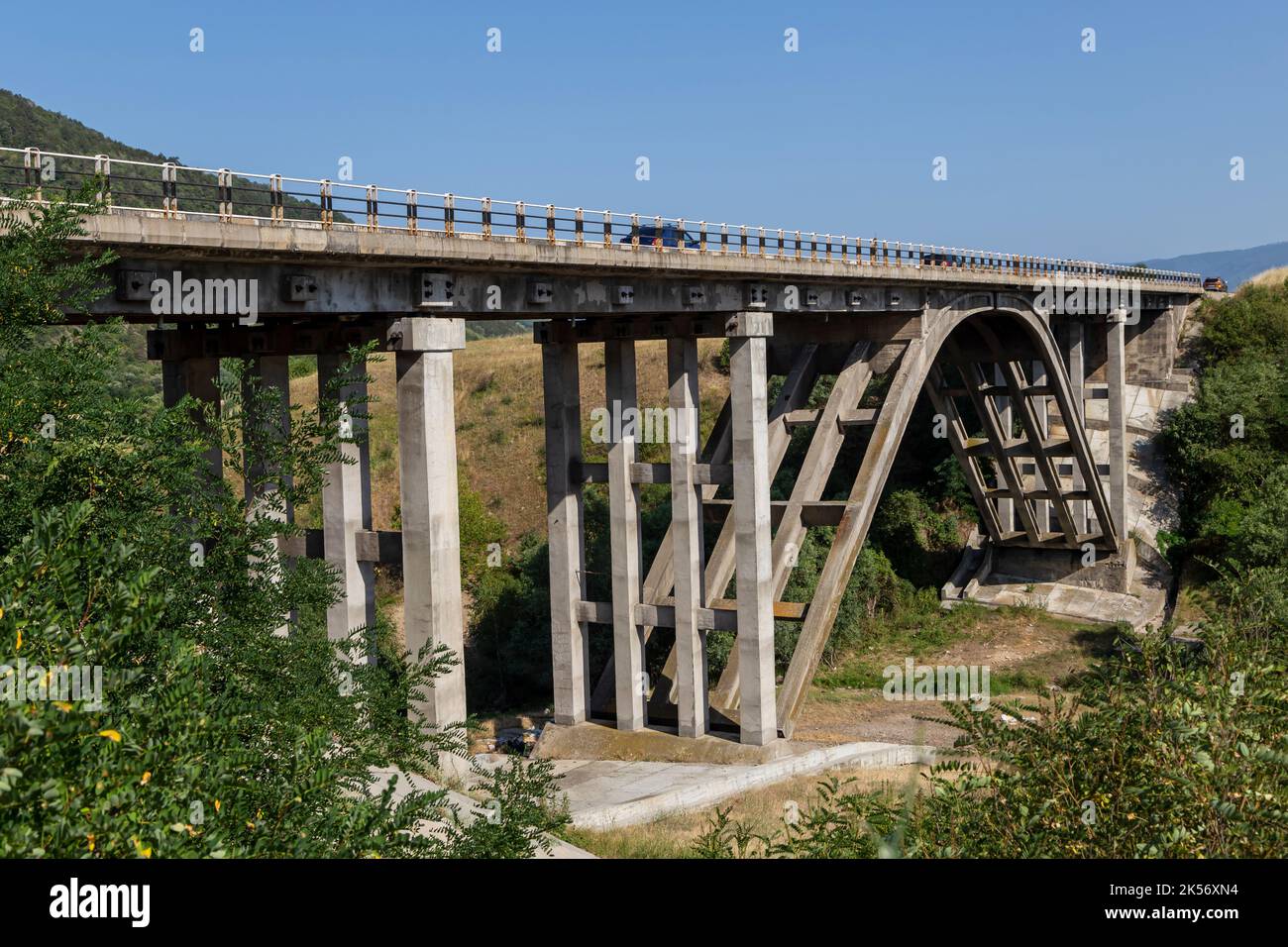 Santamaria Orlea, Hunedoara - 22 juillet 2022: Vue sur le viaduc de Santamaria Orlea, Hunedoara Banque D'Images Santamaria Orlea, Hunedoara - 22 juillet 2022: Vue sur le viaduc de Santamaria Orlea, Hunedoara Banque D'Images