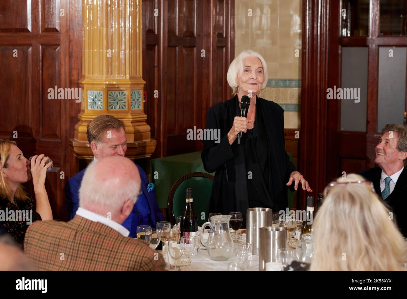 Sheila Hancock, Melvin Bragg et Harry Mount. 04/10/22; Neil Spence Photography; The Liberal Club; Banque D'Images