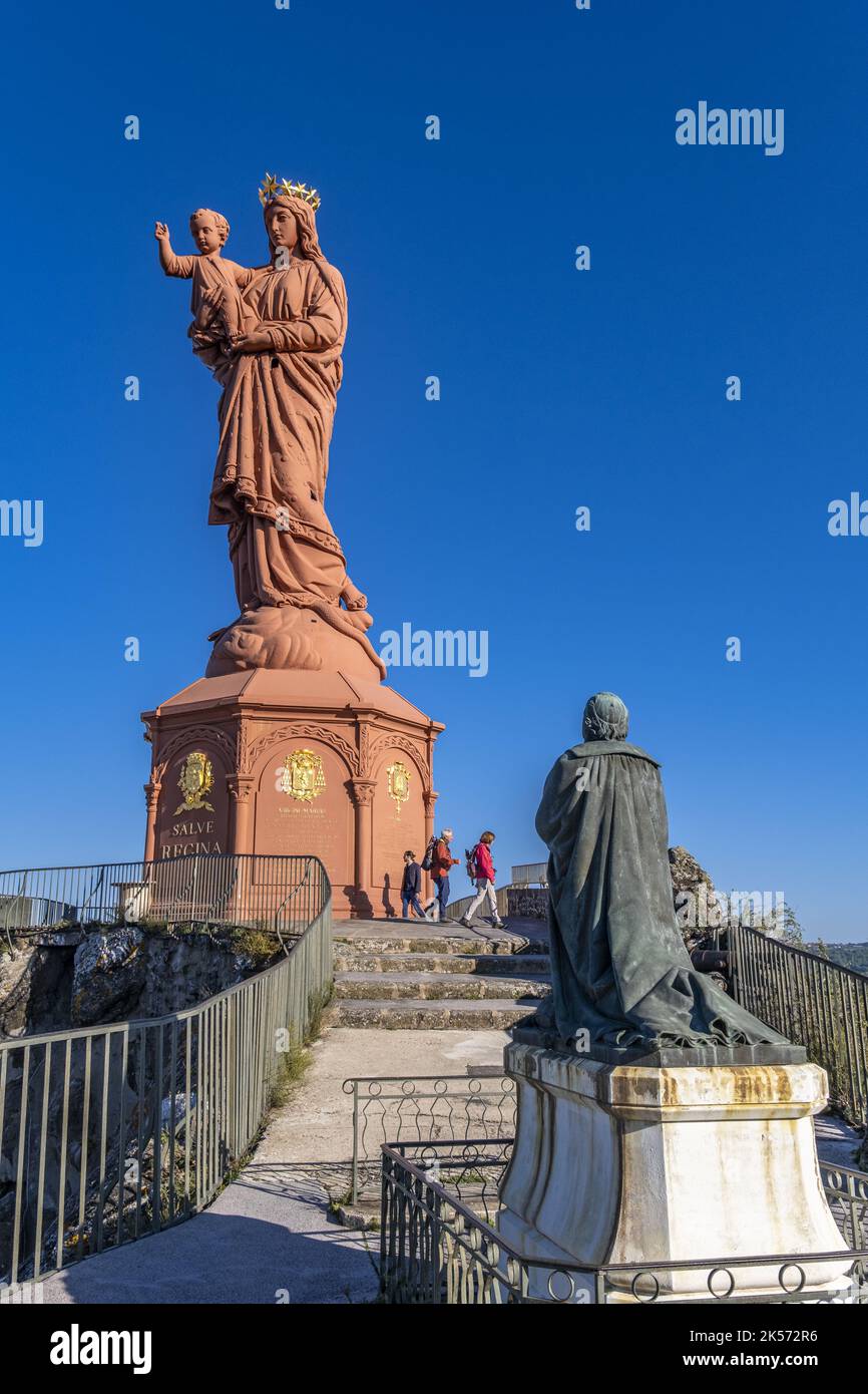 France, haute Loire, le Puy en Velay, un arrêt sur l'el Camino de Santiago, la statue de notre Dame de France (1860) au sommet du Rocher Corneille Banque D'Images