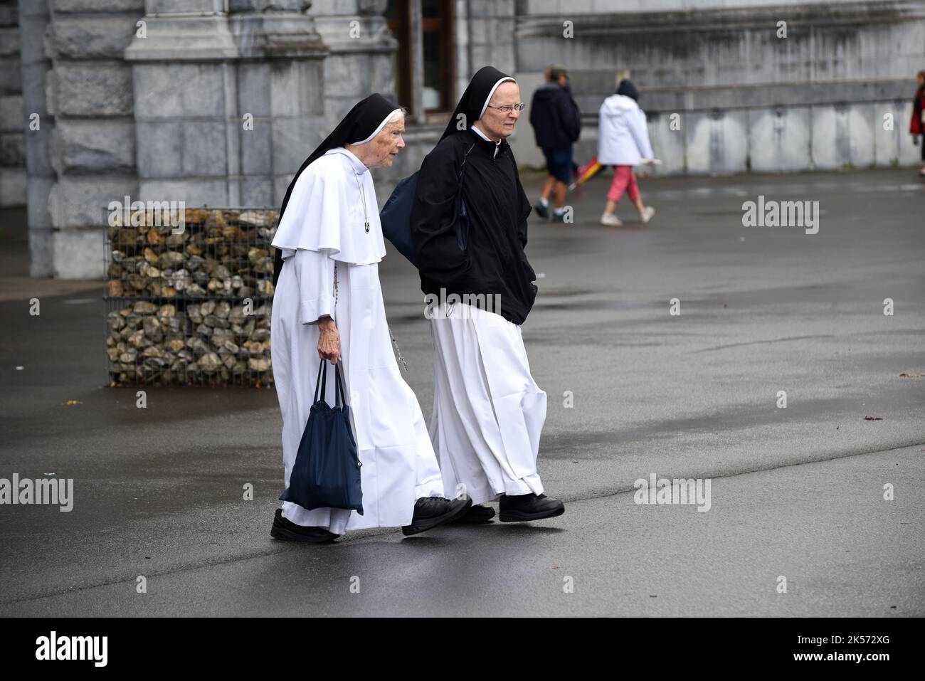 Religieuses catholiques à Lourdes France photo de DAVID BAGNALL Banque D'Images