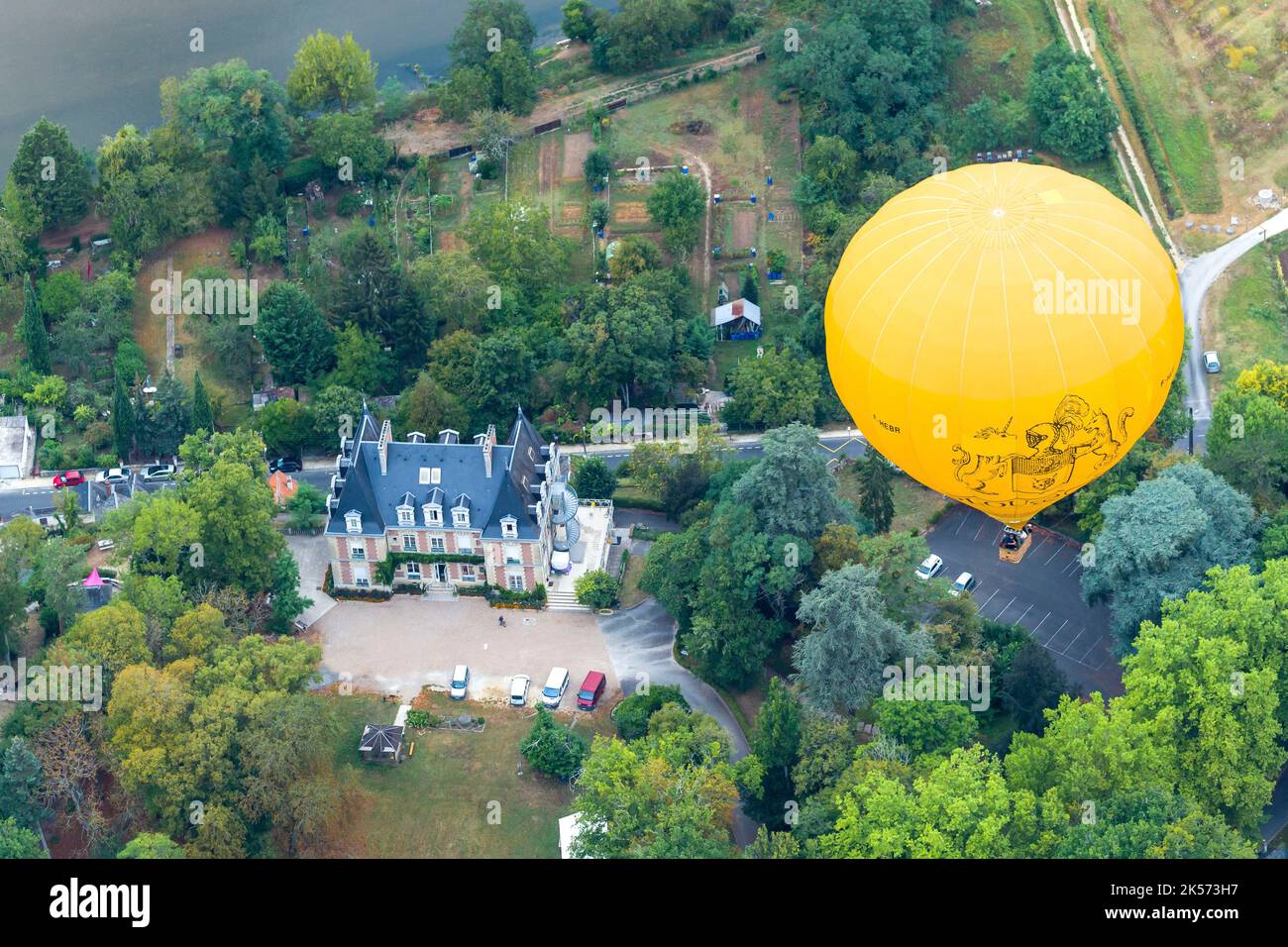 France, Indre et Loire, Amboise, le centre de traitement Malvau spécialisé en addictologie, à partir d'un ballon à air chaud avec l'opérateur Balloon Revolution (vue aérienne) Banque D'Images