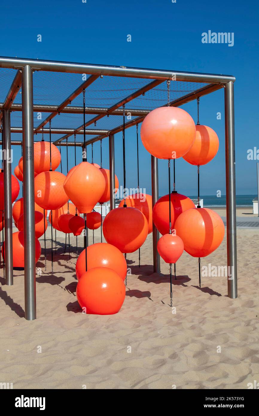 France, pas de Calais, Côte d'Opale, Calais, structure de jeux pour enfants sur la digue Banque D'Images