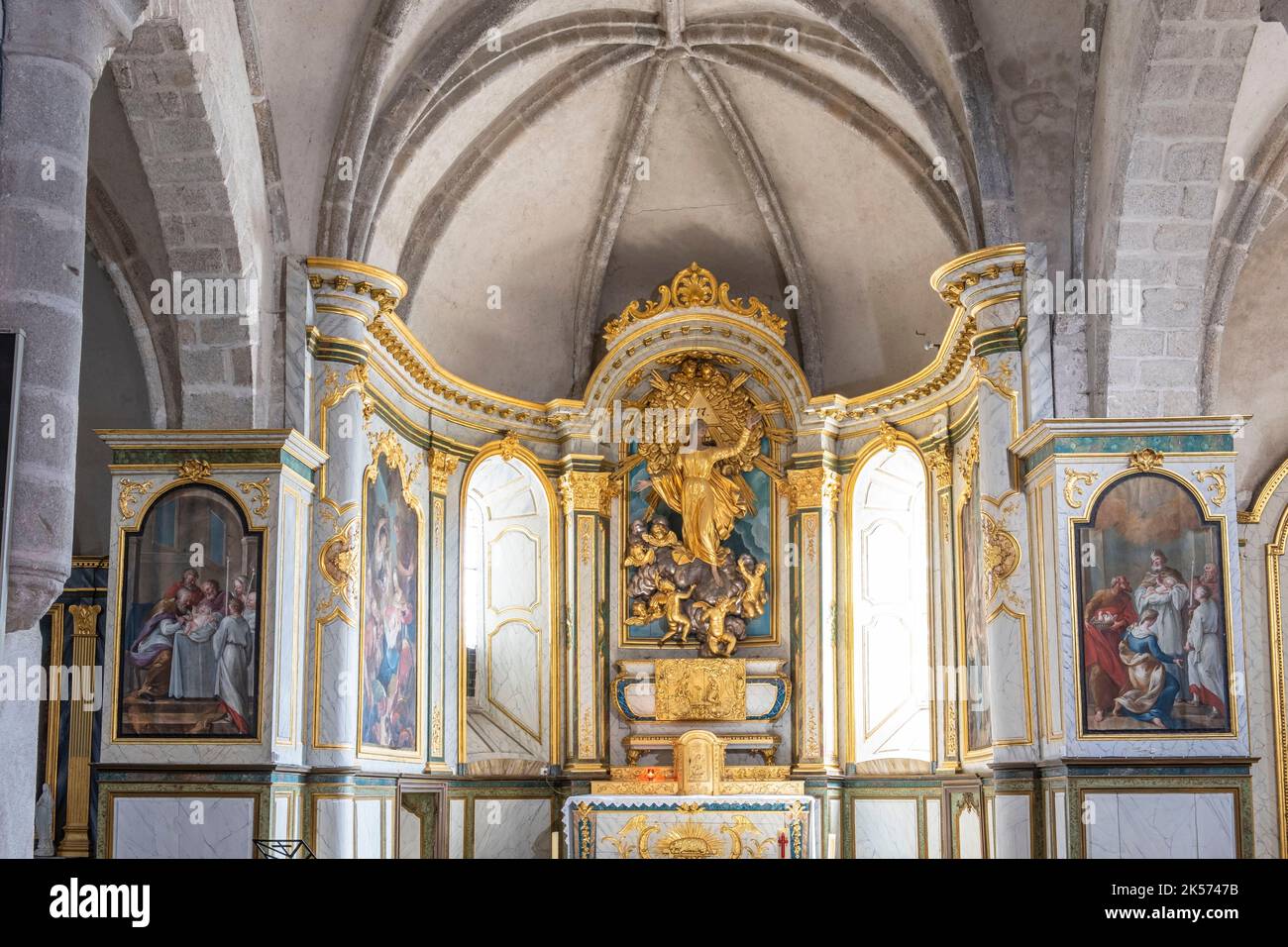 France, Creuse, Rougnat, église Saint Laurent, lambris de style Louis XV et tableaux attribués au maître italien Giovanni Domenico Lombardi datant du 18th siècle Banque D'Images