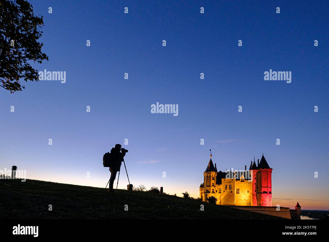 France, Maine et loire, Vallée de la Loire site classé au patrimoine mondial de l'UNESCO, Saumur, château de Saumur le long de la Loire Banque D'Images