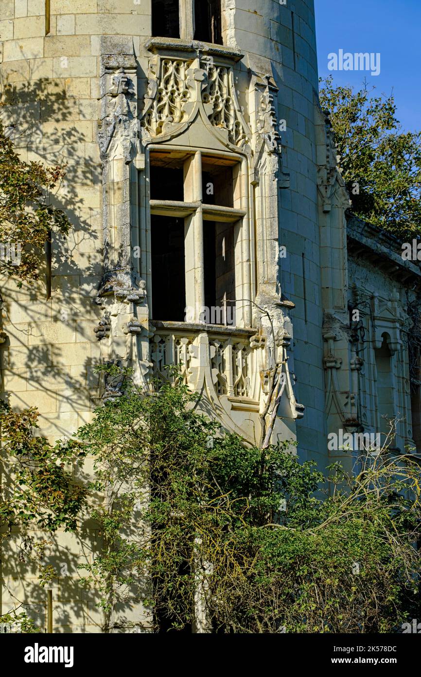 France, Vienne, les trois-Moutiers, château de la Mothe-Chandeniers, daté du 12 ème siècle, broute dans un incendie en 1932 et jamais réparé. Il a été restauré et ouvert au public en 2021 Banque D'Images