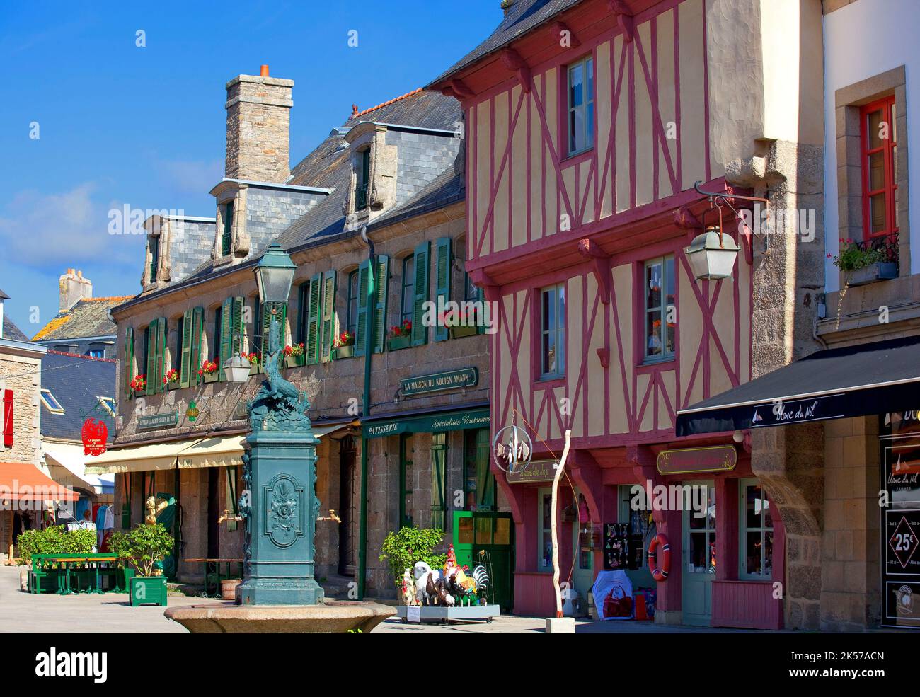 France, Finistère (29), Concarneau, maison à colommages dans la ville Close, cité fortifiée des XVe et XVIe cercles remanés par Vauban au XVIIe siècle Banque D'Images