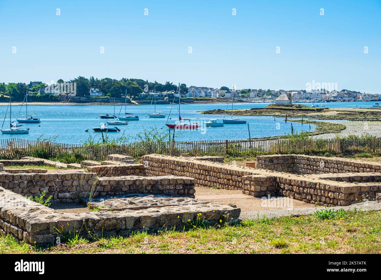 France, Morbihan, Plouhinec, villa gallo-romaine de Mane-Vechen, site archéologique sur les rives de l'Etel, sur le sentier côtier ou le sentier de longue distance GR 34 Banque D'Images