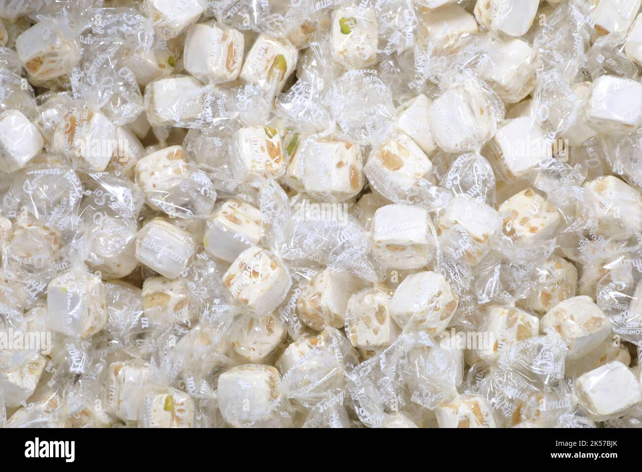 France, Drôme, Drôme Provençale, Dauphine, Montélimar, Maison Arnaud Soubeyran (confiseur artisanal depuis 1837), fabricant de nougats de Montélimar (miel, amandes, pistaches, pain sans levain, blancs d'œufs) Banque D'Images