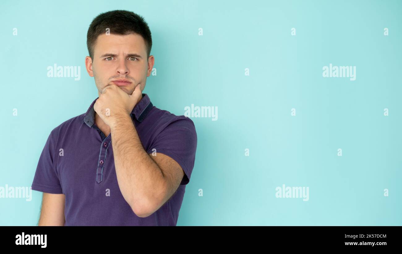 problème en considérant que l'homme réfléchis trouve une solution Banque D'Images problème en considérant que l'homme réfléchis trouve une solution Banque D'Images