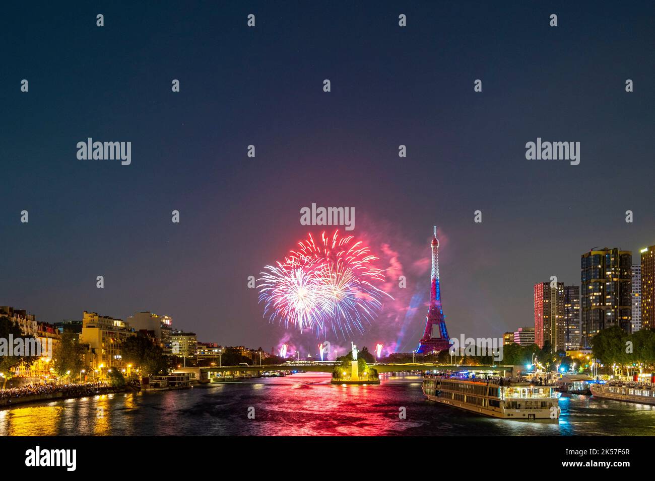 France, Paris, les feux d'artifice de 14 juillet 2022 Banque D'Images
