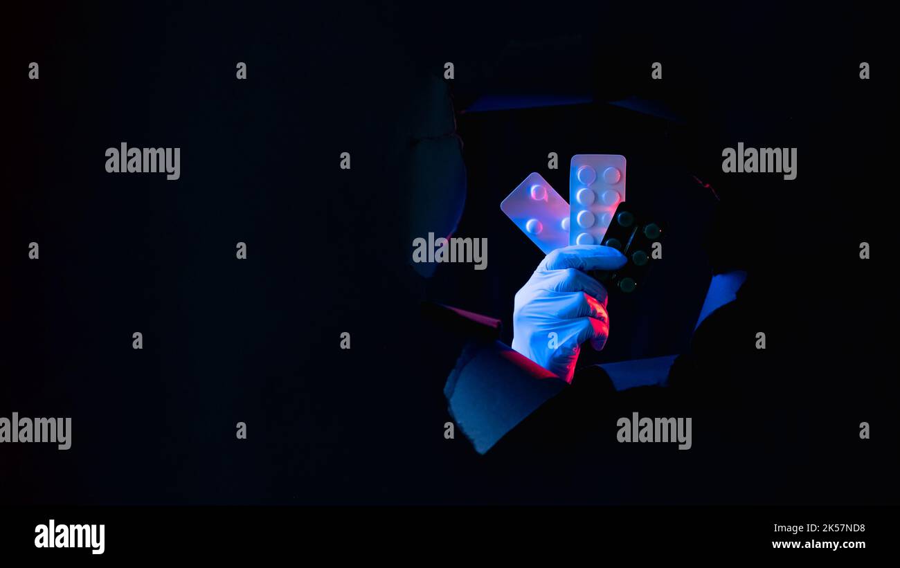 médicament de prescription docteur les pilules pour les mains blister sombre Banque D'Images