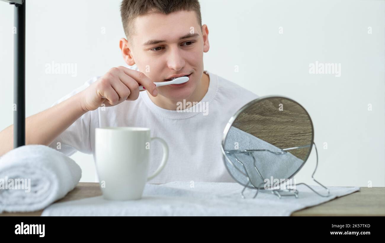 hygiène dentaire traitement des dents homme brosse à dents Banque D'Images