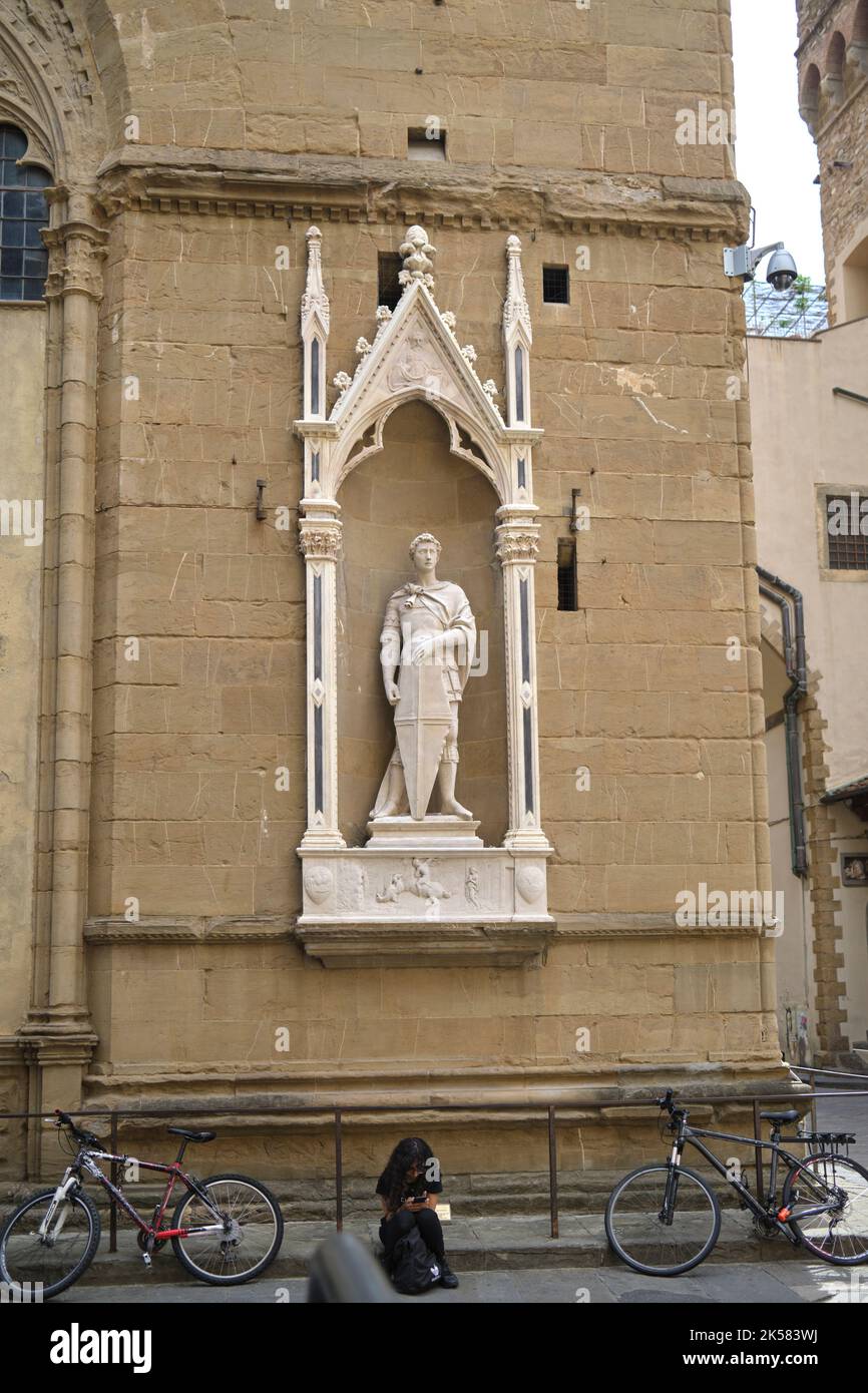 Saint George par Donatello dans une niche murale de l'église et du musée d'Orsanmichele à Florence en Italie Banque D'Images