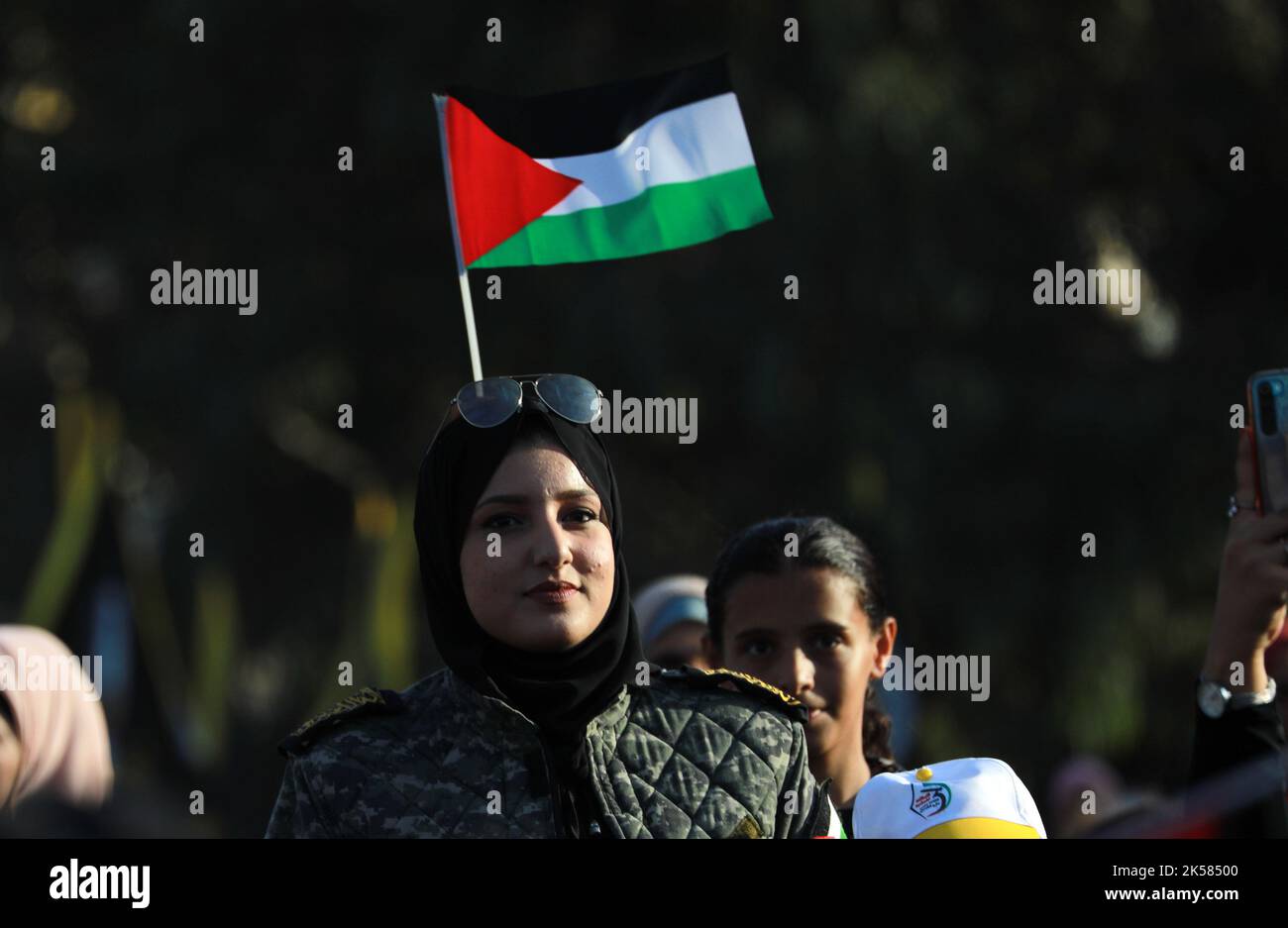 Les combattants du Jihad islamique assistent jeudi à un rassemblement marquant le 35th anniversaire de la fondation du mouvement, dans la ville de Gaza. 6 octobre 2022. Photo par Ismael Mohamad/UPI Banque D'Images