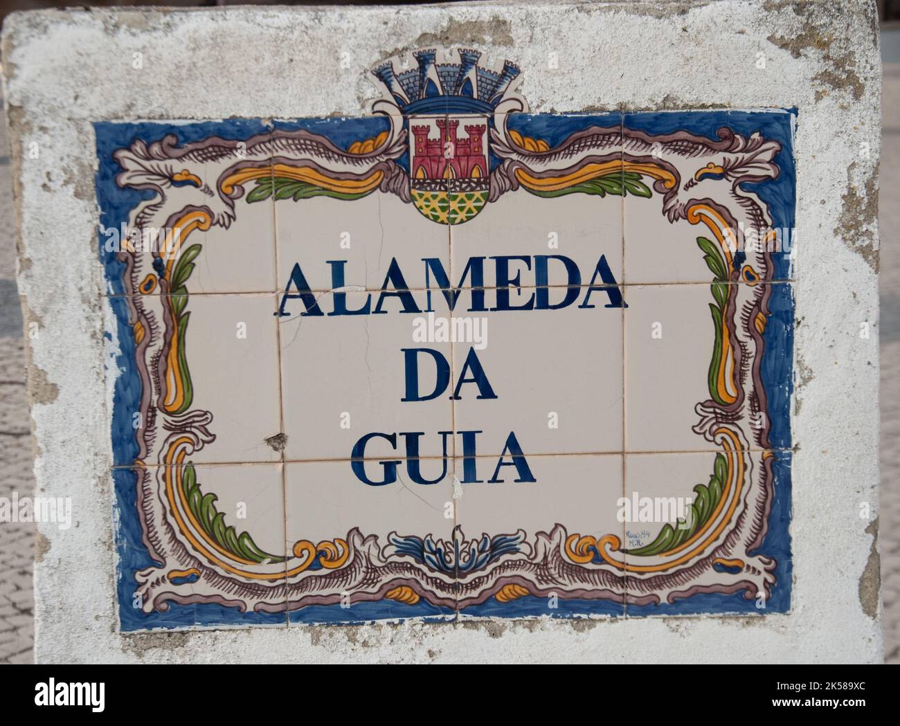 Panneau de rue dans de belles tuiles portugaises, Cascais, Portugal Banque D'Images