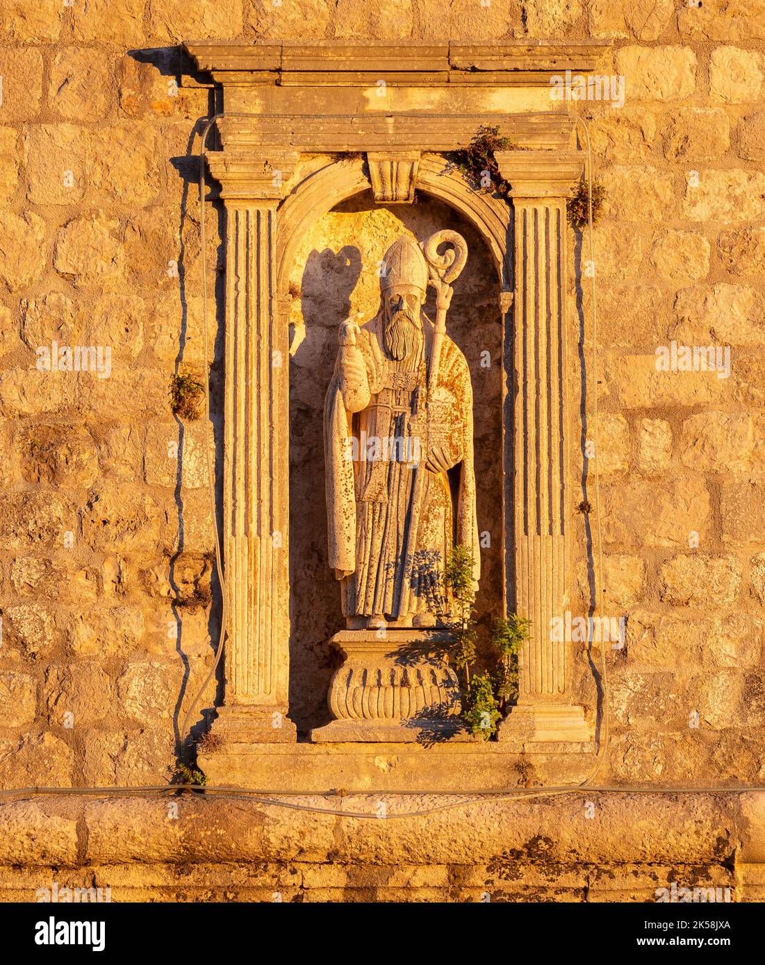 DUBROVNIK, CROATIE, EUROPE - Statue de Saint Blaise, patron de Dubrovnik, sur la Tour Minceta. Banque D'Images