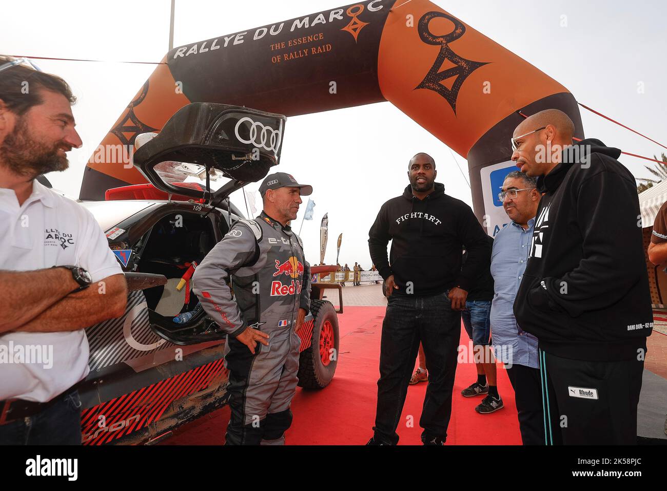 Agadir, Maroc - 06/10/2022, Teddy Riner et Thierry Henry, PETERHANSEL Stéphane (fra), Team Audi Sport, Audi RS Q E-Tron, portrait, podium, portrait pendant le Rallye du Maroc 2022, 3rd tour du Championnat du monde de rallye-RAID 2022 de la FIA, on 6 octobre 2022 à Agadir, Maroc - photo Frédéric le Floc’h / DPPI Banque D'Images