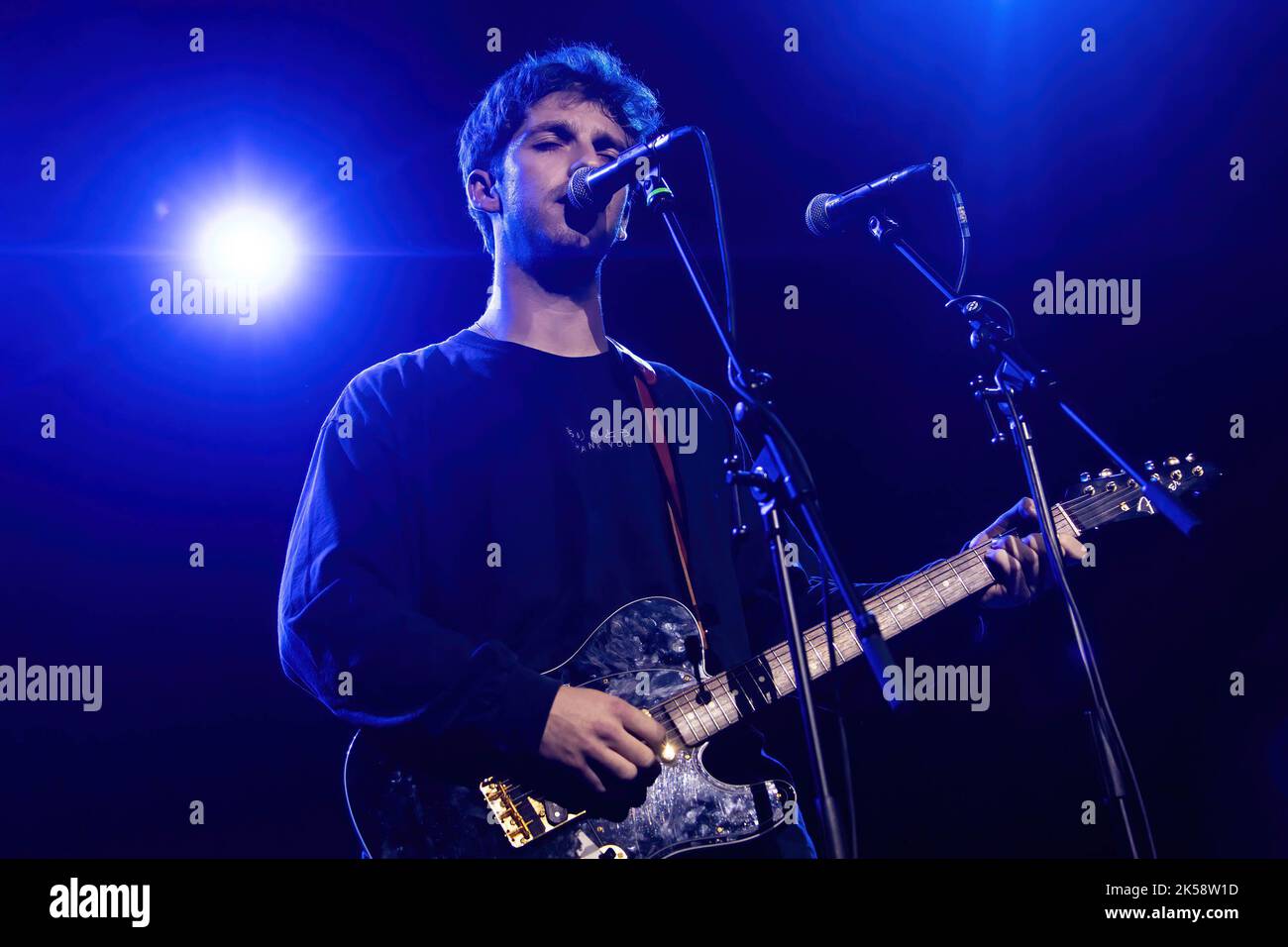 Milan, Italie. 06th octobre 2022. Le chanteur/compositeur Cartwright se produit en direct à l'ouverture d'Alcatraz à Tom Odell. Crédit : SOPA Images Limited/Alamy Live News Banque D'Images