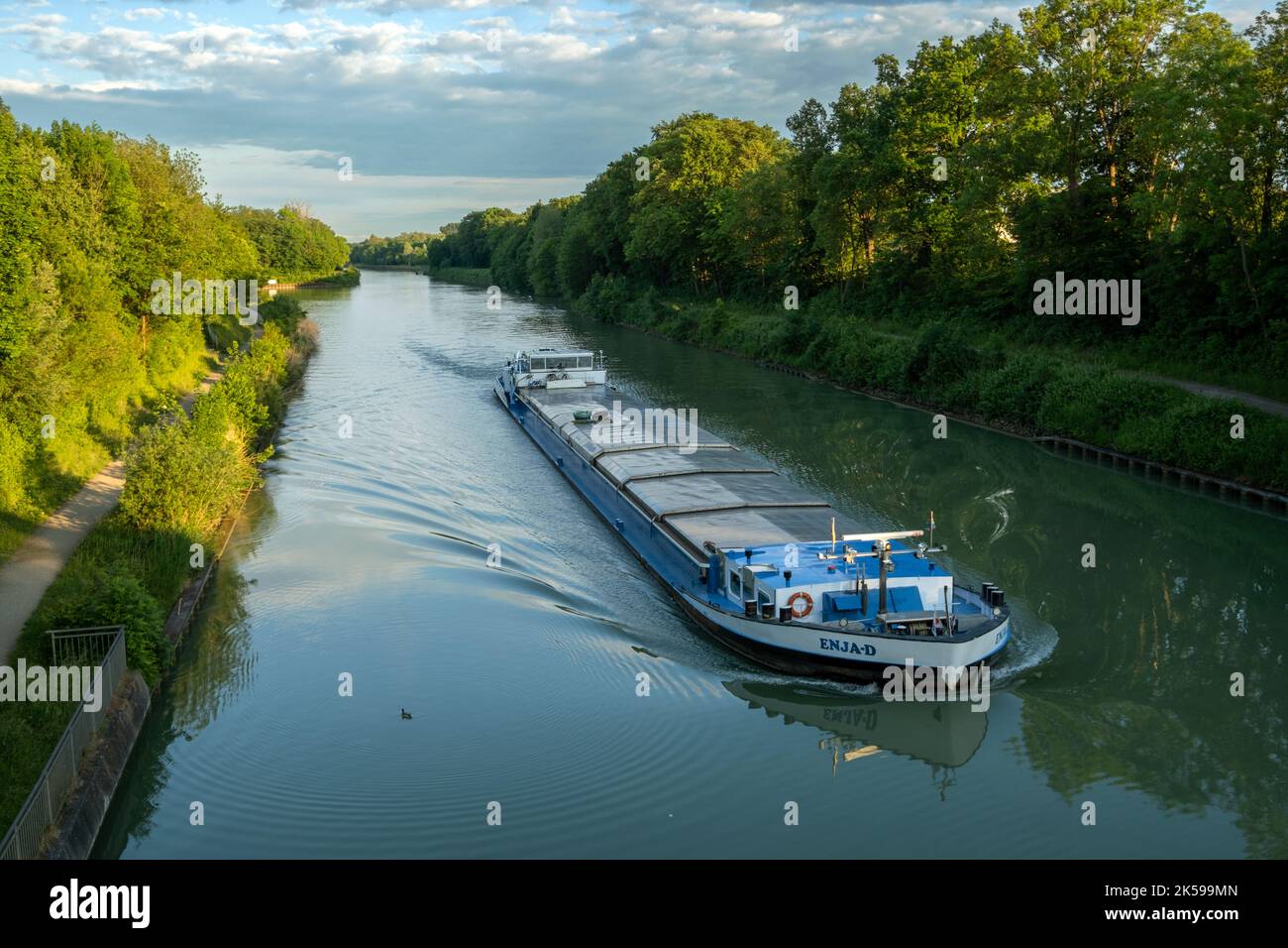 31.05.2022, Allemagne, Basse-Saxe, Hanovre - navire intérieur sur le canal Mittelland (MLK). 00A220531D464CAROEX.JPG [VERSION DU MODÈLE : NON APPLICABLE, PRO Banque D'Images