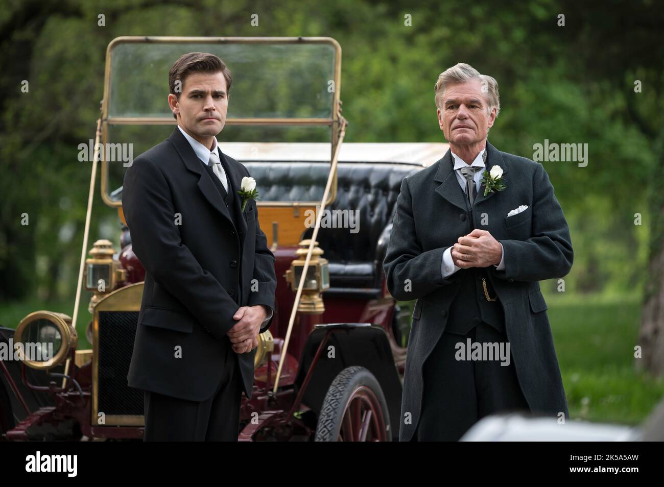 HARRY HAMLIN ET PAUL WESLEY EN FLEURS DANS LE GRENIER: L'ORIGINE (2022), RÉALISÉ PAR DECLAN O'DWYER ET ROBIN SHEPPARD. Crédit : a+E STUDIOS / Album Banque D'Images