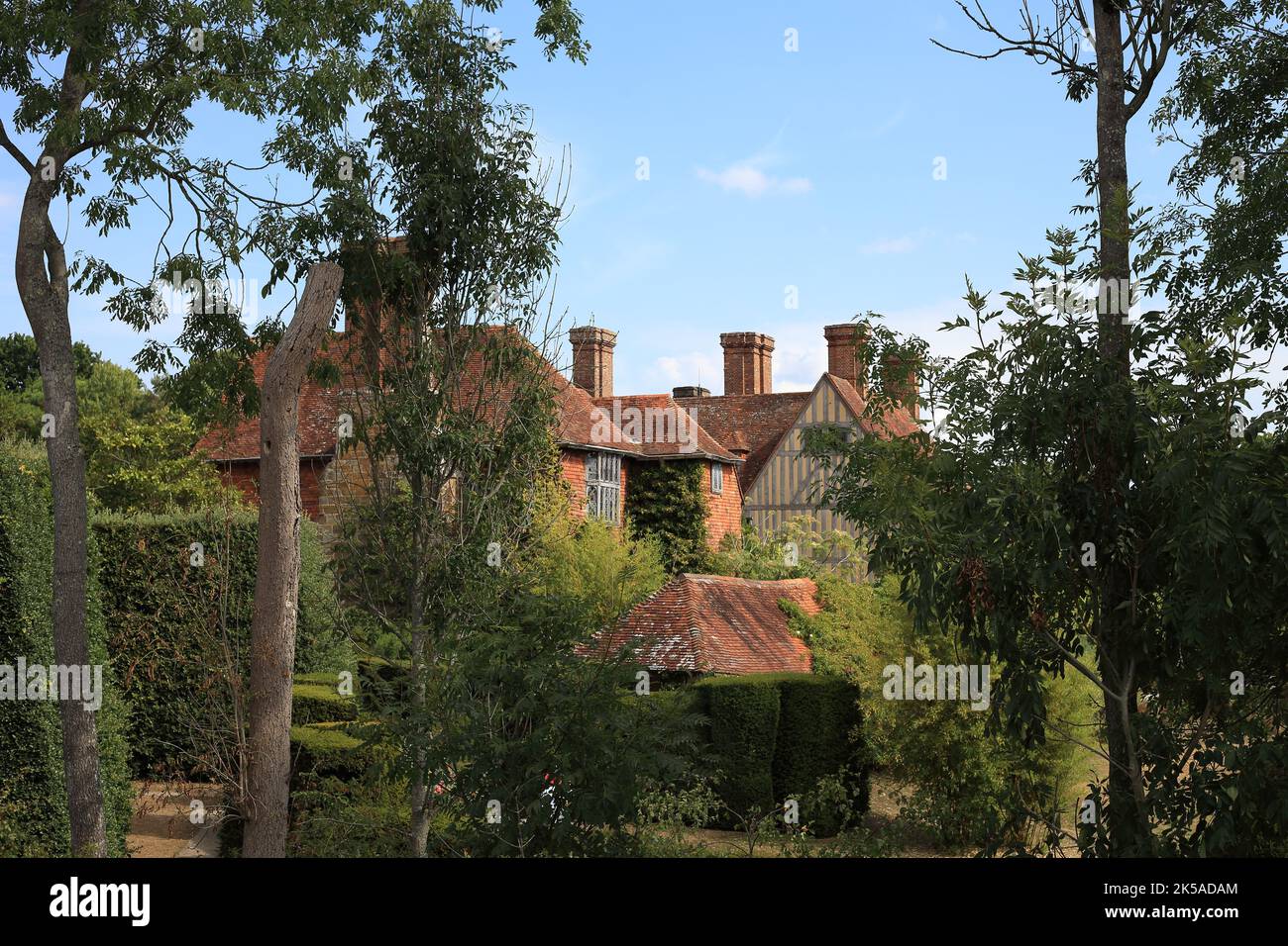 Grande maison Dixter construite en 1910-12 par E. Luytens sur le site d'une maison existante du milieu du 15th siècle, Northiam, East Sussex, Royaume-Uni Banque D'Images