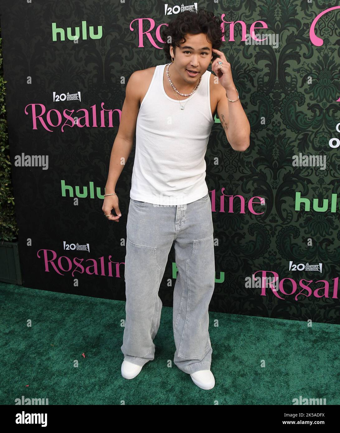 Los Angeles, États-Unis. 06th octobre 2022. Nico Hiraga arrive à la première de ROSALINE du 20th Century Studio qui s'est tenue au théâtre El Capitan à Hollywood, CA, jeudi, ?6 octobre 2022. (Photo par Sthanlee B. Mirador/Sipa USA) crédit: SIPA USA/Alay Live News Banque D'Images