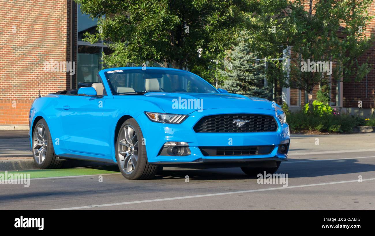 FERNDALE, MI/États-Unis - 20 AOÛT 2016 : une Ford Mustang 2016 à 'Mustang Alley', Woodward Dream Cruise. Banque D'Images