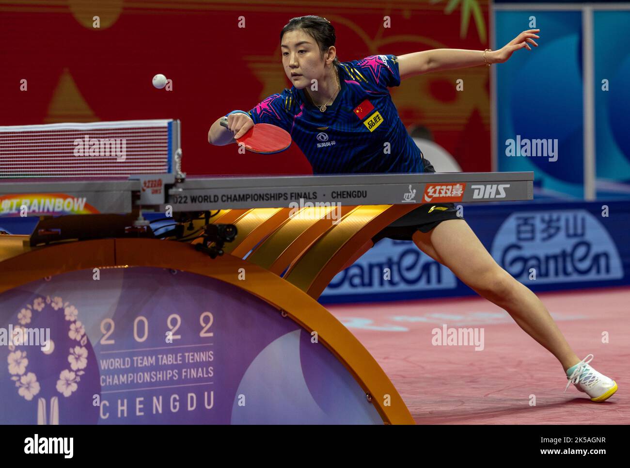CHENGDU, CHINE - le 7 OCTOBRE 2022 - Chen Meng, de Chine, s'oppose à Li Yu-jhun, du Taipei chinois, lors du match des femmes entre la Chine et le chinois Banque D'Images