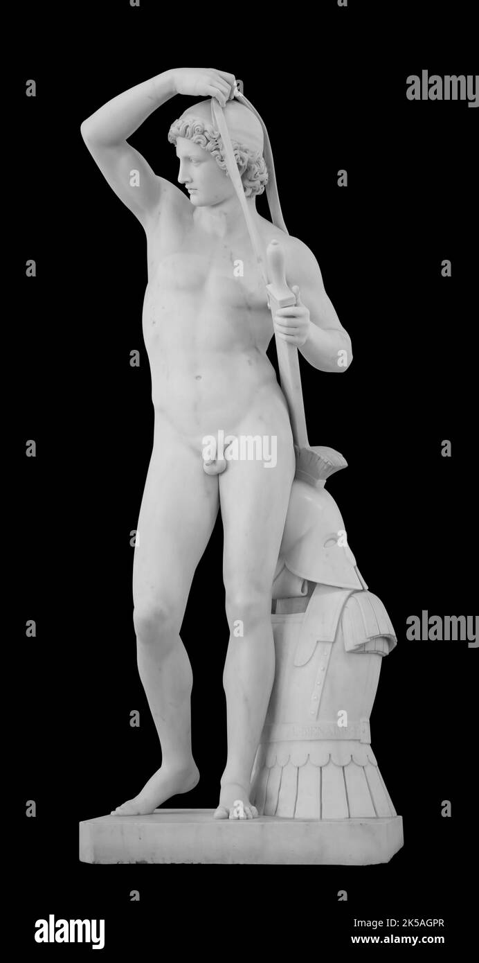 Statue ancienne. Sculpture de Telemachus de Luigi Bienaime dans le Musée de l'Ermitage. Photo isolée de chef-d'œuvre avec masque Banque D'Images