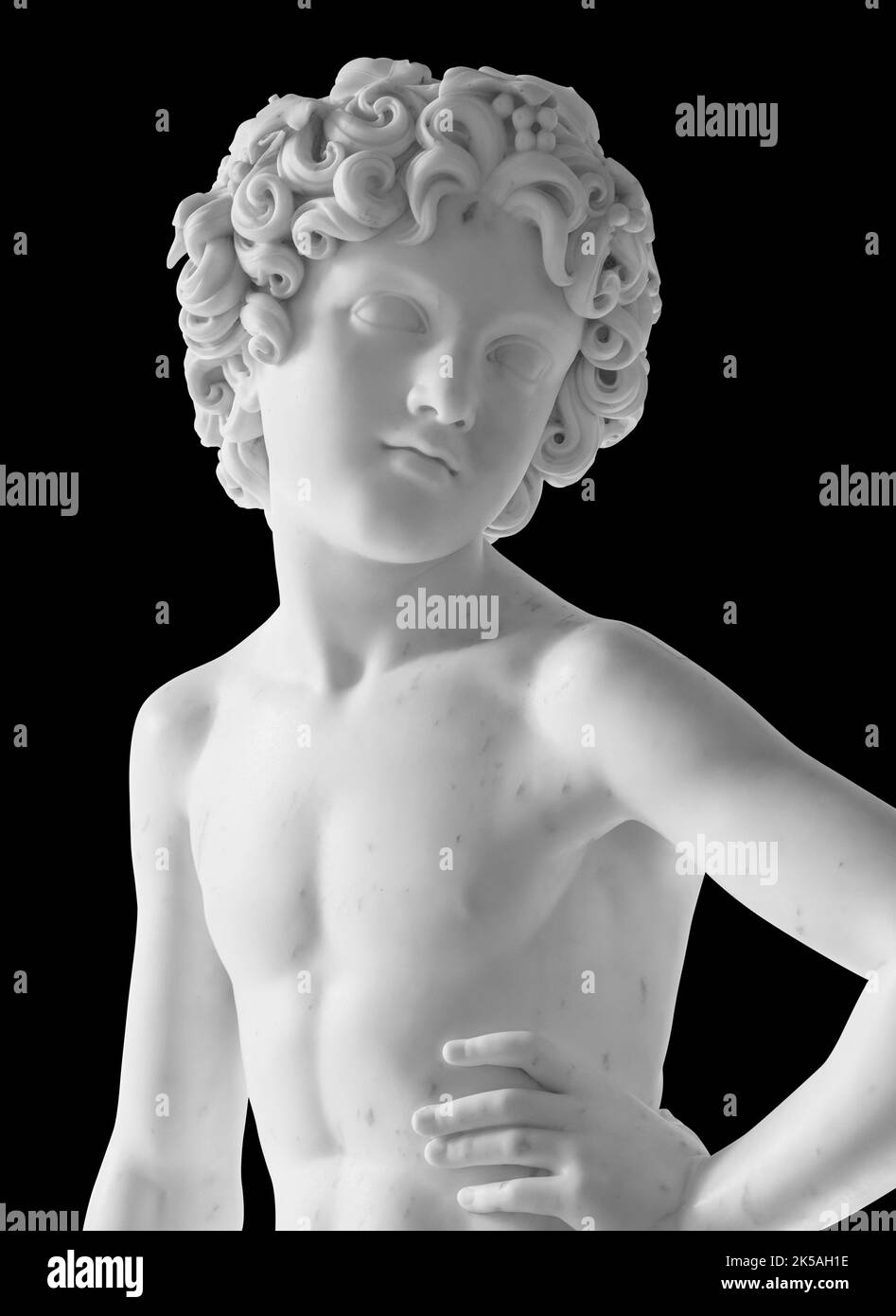 Statue ancienne. Sculpture de Bacchus de Lorenzo Bartolini au Musée de l'Ermitage. Photo isolée de chef-d'œuvre avec masque Banque D'Images