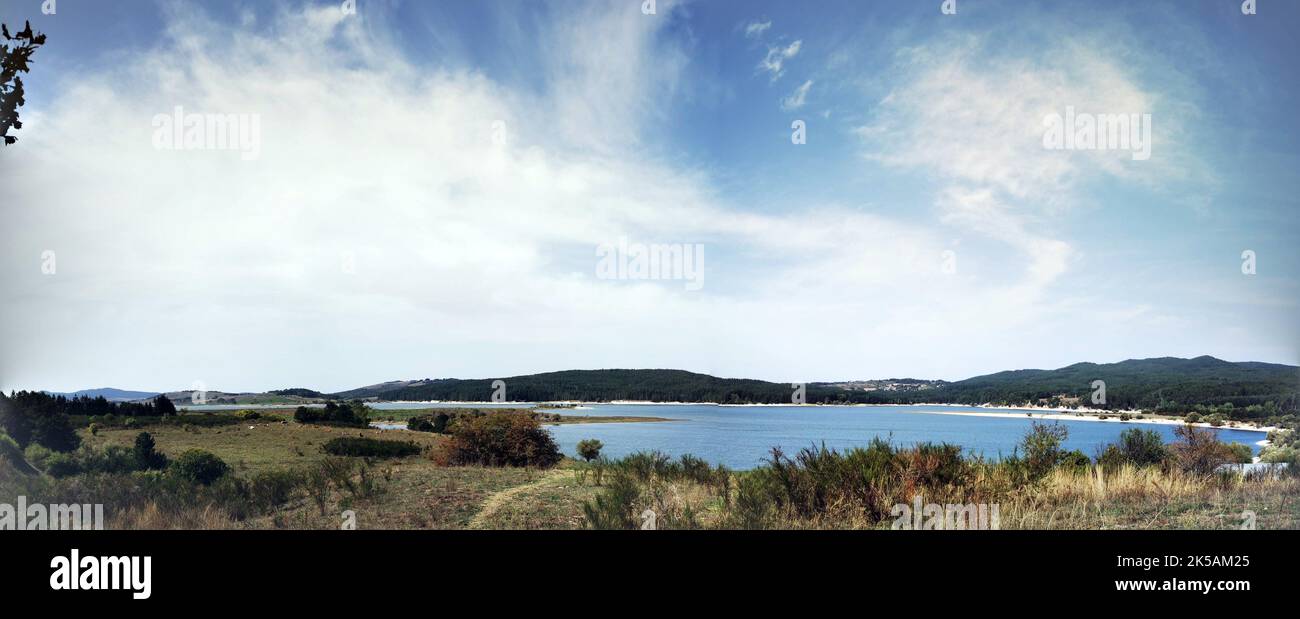 Panorama Landschaft mit See und Horizont Banque D'Images