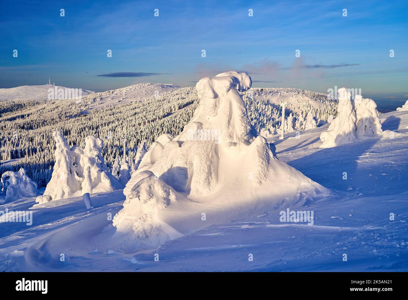 Une fantastique photo d'hiver de monstres de neige dans la station de montagne de Kopaonik en Serbie Banque D'Images