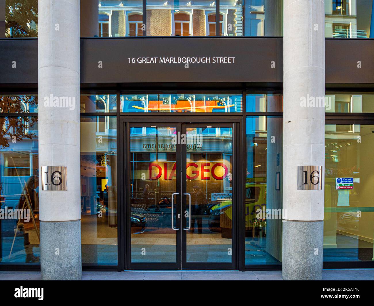 Siège social de Diageo au 16 Great Marlborough St, Soho, Londres. Siège de Diageo à Londres. Banque D'Images Siège social de Diageo au 16 Great Marlborough St, Soho, Londres. Siège de Diageo à Londres. Banque D'Images
