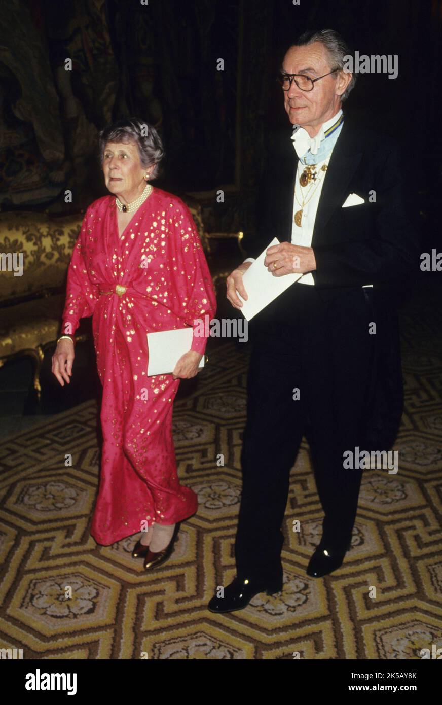 SUNE BERGSTR…M Professeur et lauréat du prix Nobel 1982.a la banquette Nobel 1985 avec l'épouse Maj. en 2022, son fils Svante PŠŠbo a reçu le prix Nobel de médecine pour ses études sur l'ADN de Néandertal Banque D'Images