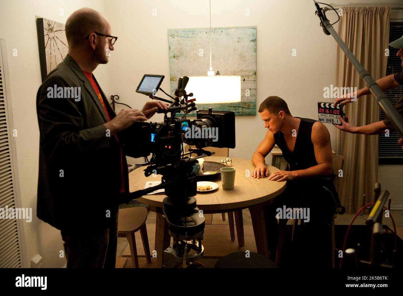 STEVEN SODERBERGH et CHANNING TATUM dans MAGIC MIKE (2012), réalisé par STEVEN SODERBERGH. Credit: NICK WECHSLER PRODUCTIONS / Album Banque D'Images