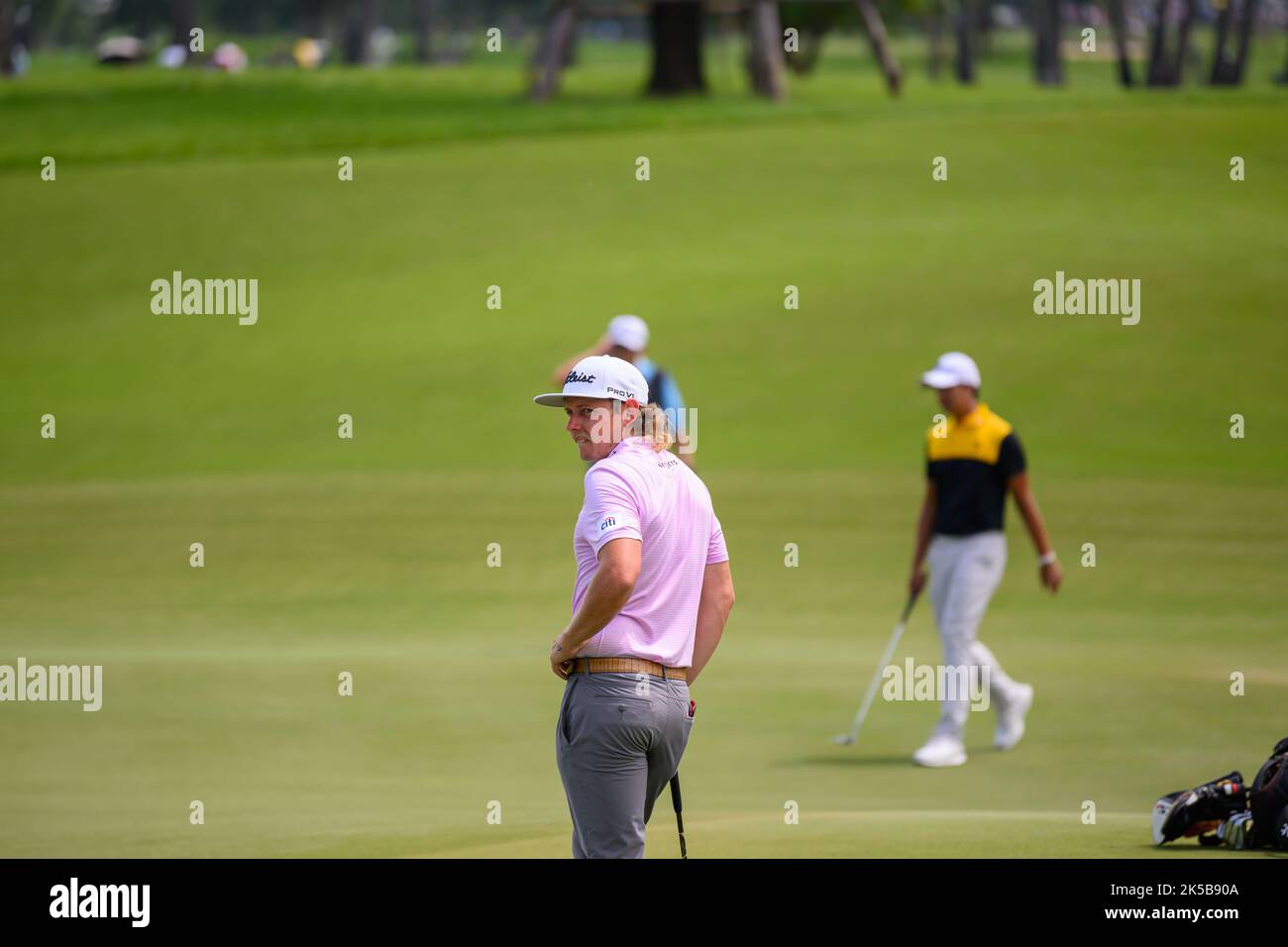 Cameron Smith, d'Australie, se dresse en 4 lors de la ronde de 1st du LIV Golf Invitational Bangkok au Stonehill Golf course de Bangkok, EN THAÏLANDE Banque D'Images