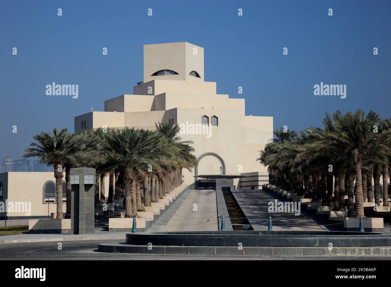 Museum für islamische Kunst, Doha, doré als bedeutstes Museum für islamische Kunst à Arabien, Wahrzeichen der Stadt Doha, Qatar, Katar Banque D'Images