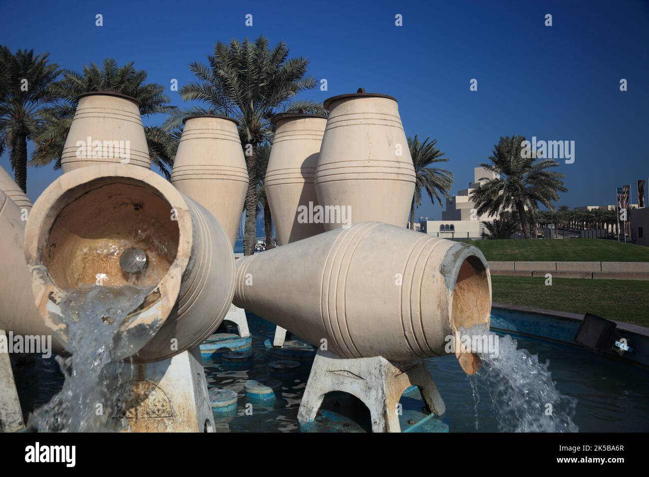 Brunnen aus Wasserkrügen à Doha, Qatar, Katar Banque D'Images