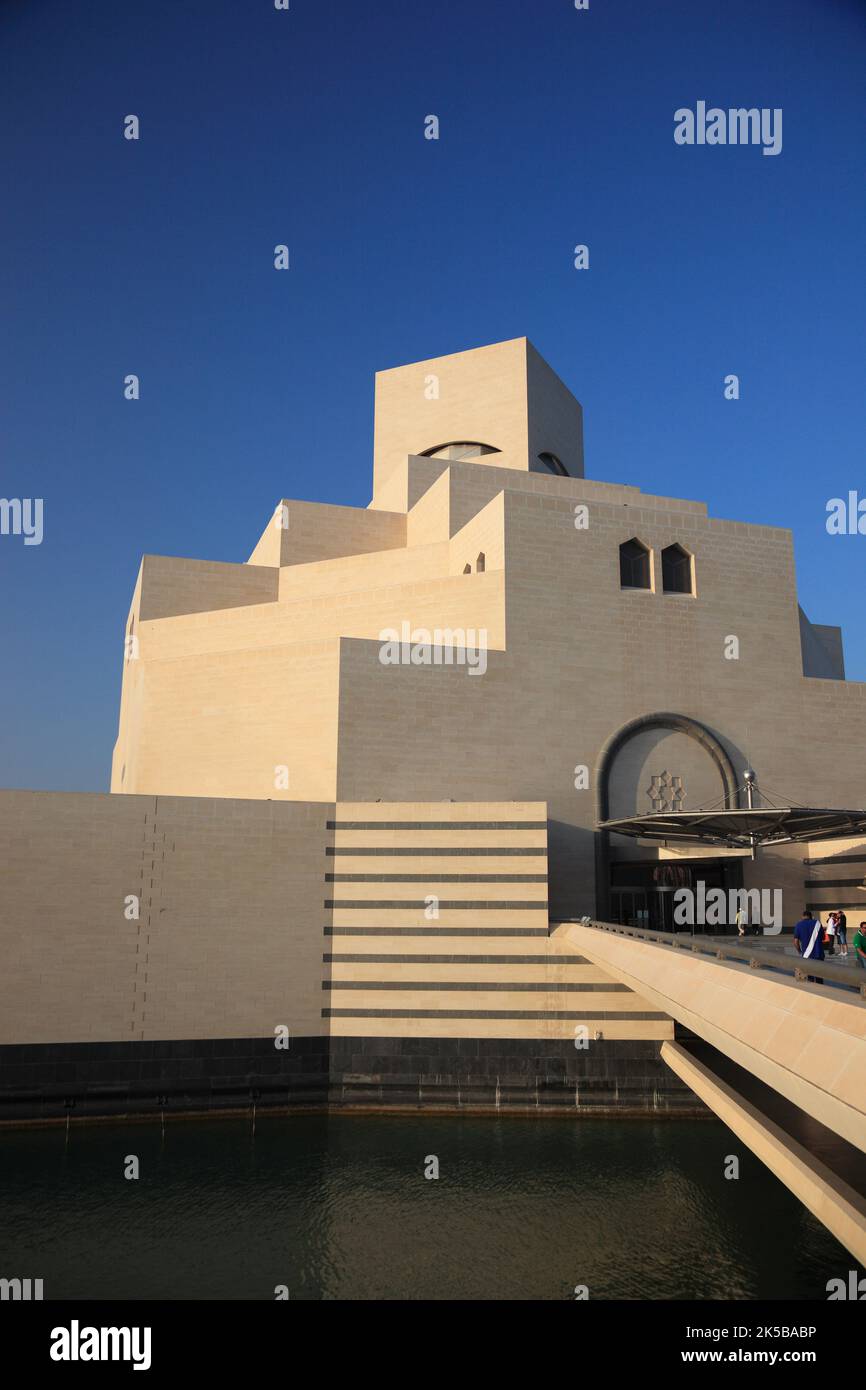 Museum für islamische Kunst, Doha, doré als bedeutstes Museum für islamische Kunst à Arabien, Wahrzeichen der Stadt Doha, Qatar, Katar Banque D'Images