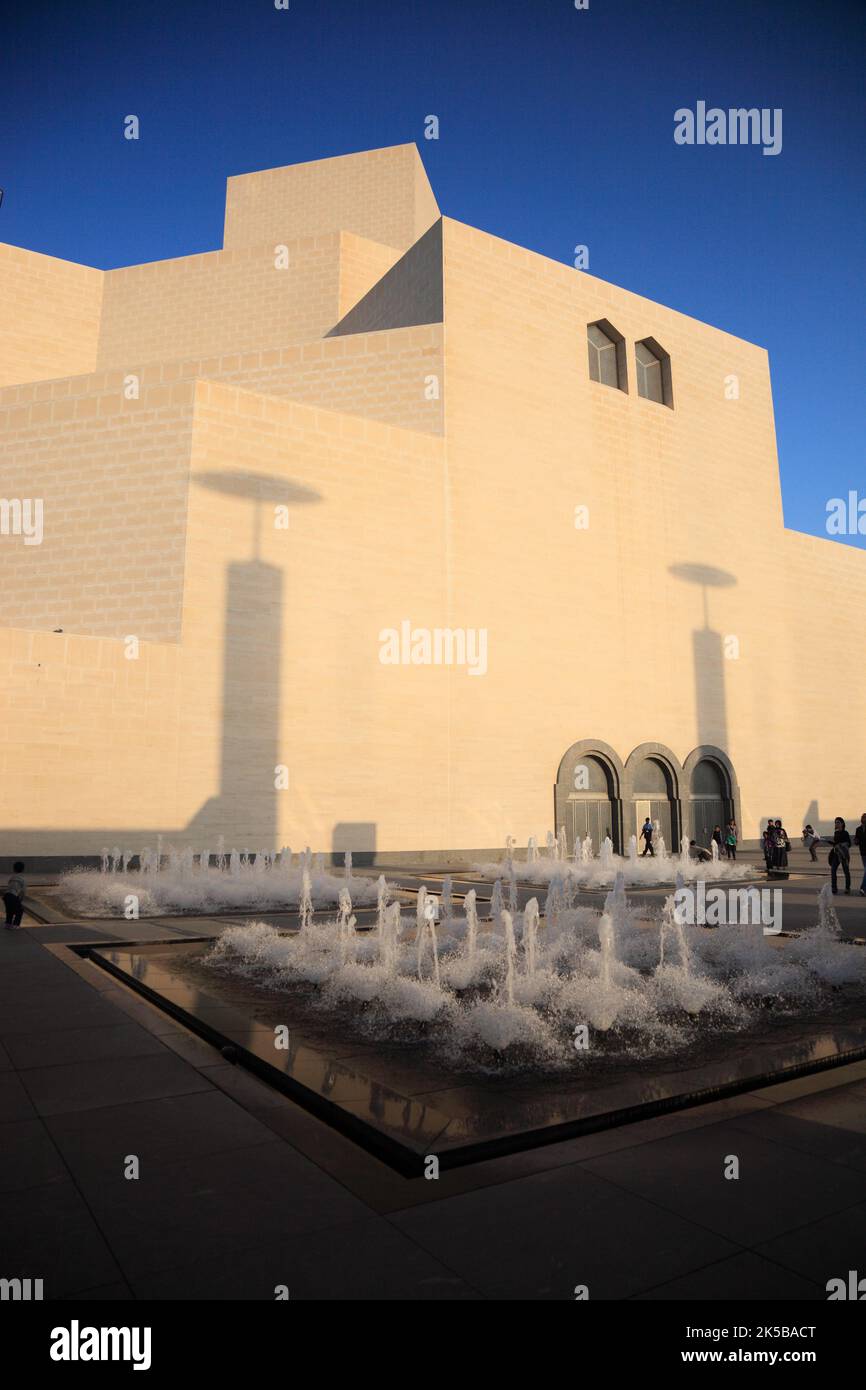 Museum für islamische Kunst, Doha, doré als bedeutstes Museum für islamische Kunst à Arabien, Wahrzeichen der Stadt Doha, Qatar, Katar Banque D'Images
