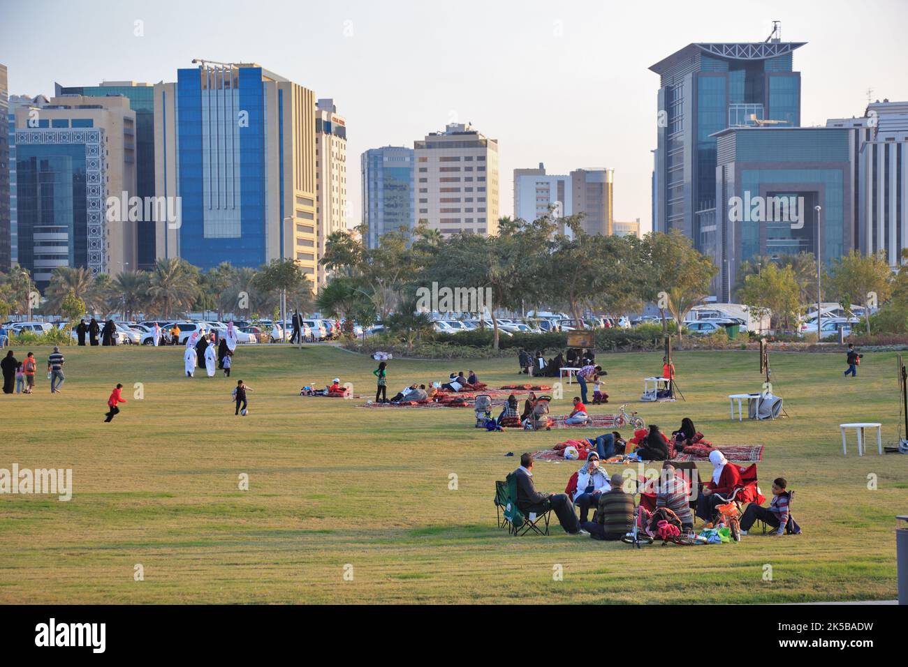 Nachmittagsvergnügen am Freitag im Doha Corniche Park, Doha, Qatar, Katar Banque D'Images