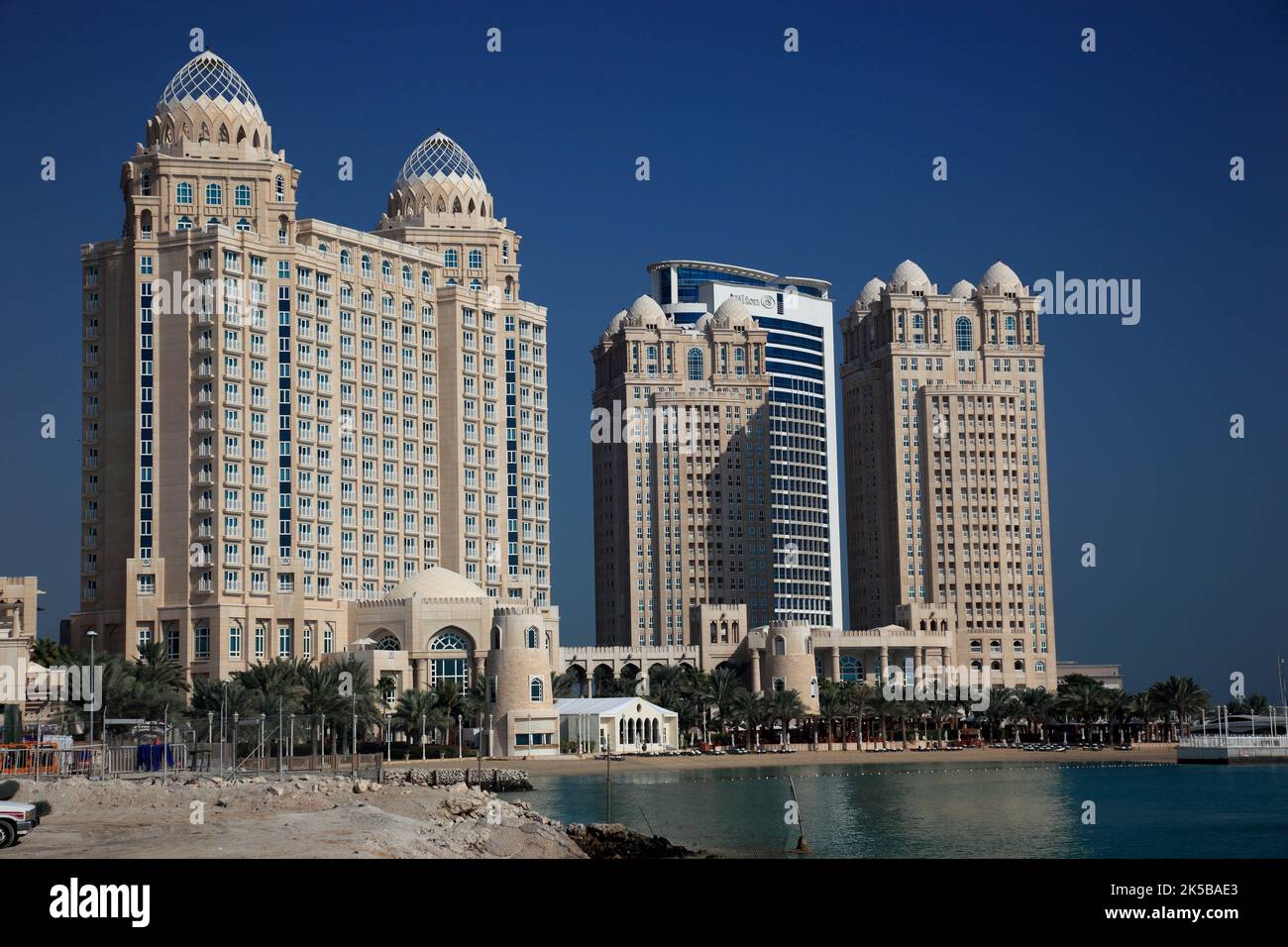 Blick auf den Diplomatic District mit dem four Seasons Doha Hotel, Qatar, Katar Banque D'Images