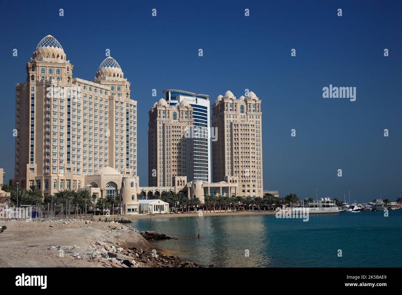 Blick auf den Diplomatic District mit dem four Seasons Doha Hotel, Qatar, Katar Banque D'Images