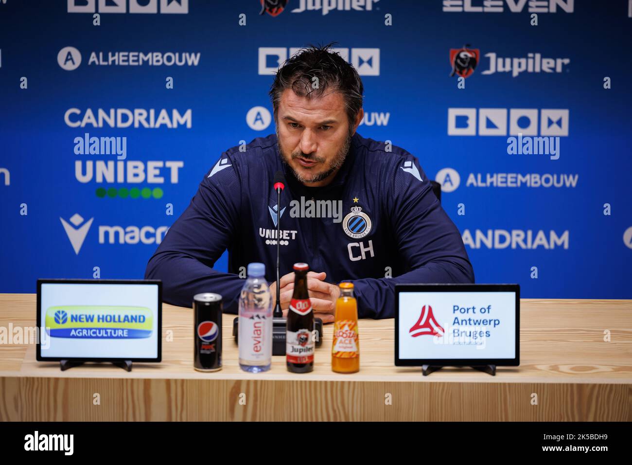 Knokke-Heist, Belgique, 07 octobre 2022, Carl Hoefkens, entraîneur-chef du Club, photographié lors de la conférence de presse hebdomadaire de l'équipe belge de football Club Brugge KV, vendredi 07 octobre 2022 à Knokke-Heist, pour discuter du prochain match de la compétition nationale contre KV Kortrijk. BELGA PHOTO KURT DESPLENTER Banque D'Images