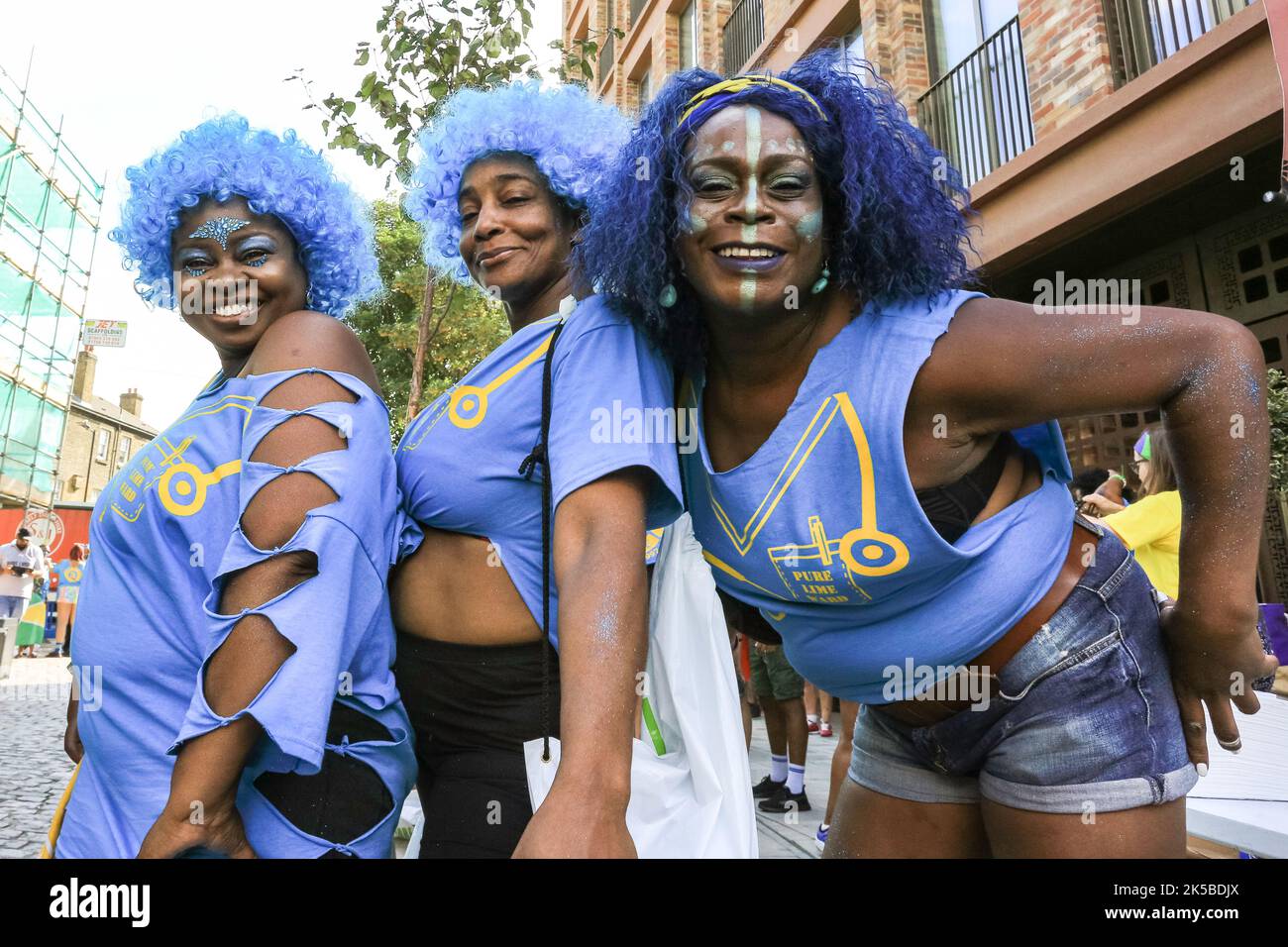Un groupe de femmes s'amusent lors d'une journée en famille, Notting Hill Carnival, Londres Banque D'Images