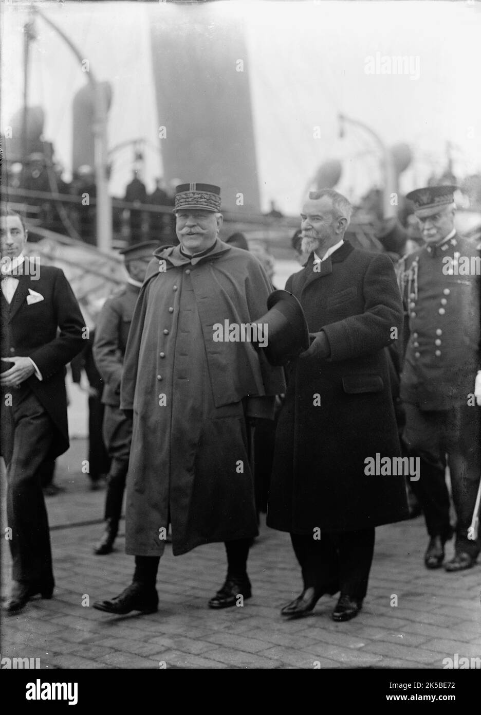 Commission Allied aux États-Unis, Jules J. Jusserand, Ambassadeur de France, avec Joffre, Maréchal de France, 1916, communication française, 1917. British & amp ; Commission de la guerre française pour la première Guerre mondiale visite aux États-Unis. L'ambassadeur français Jean Jules Jusserand et le général français Joseph Joffre. Banque D'Images