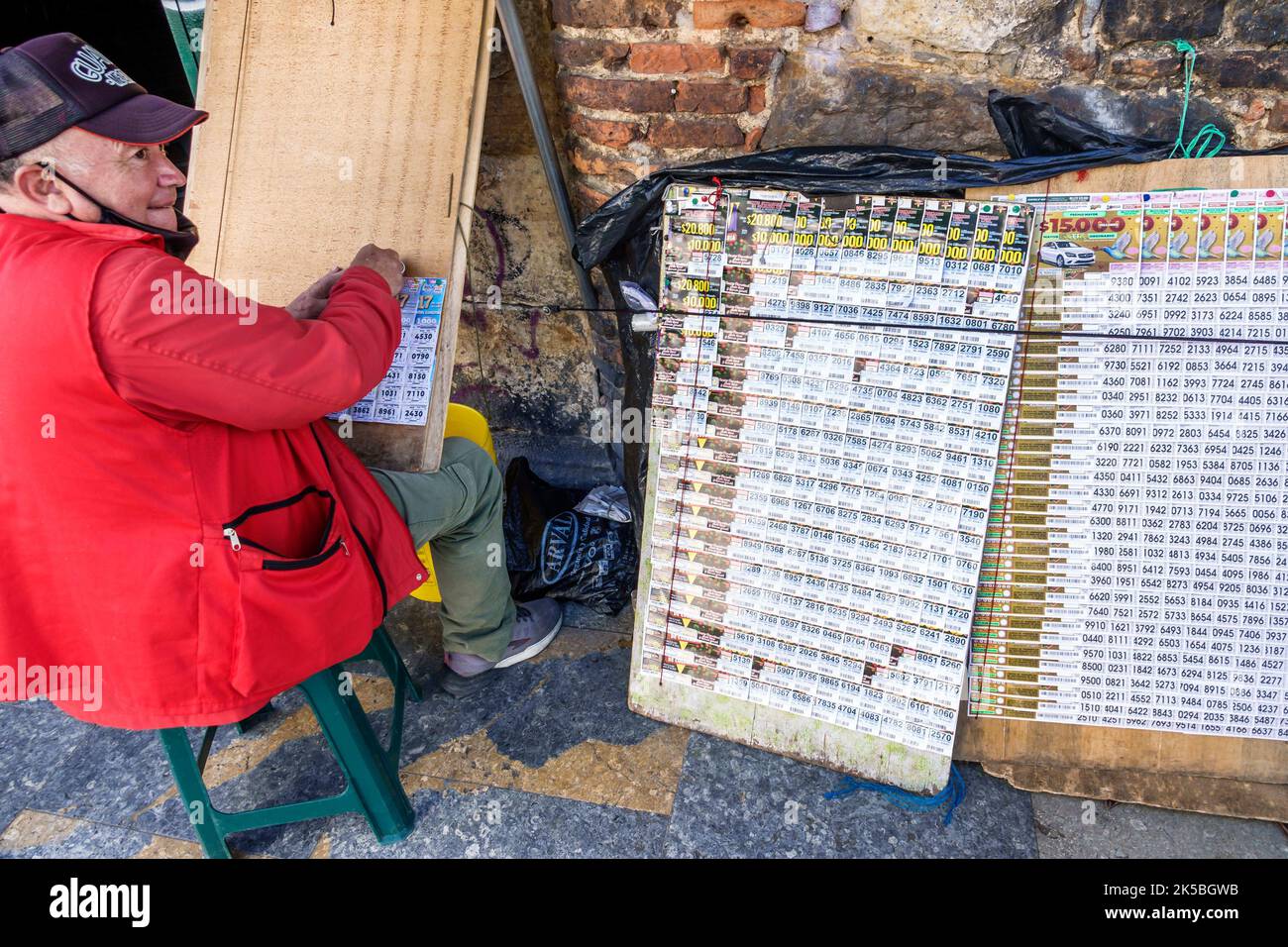 Bogota Colombie,Santa Fe Carrera 7 Avenida Jimenez Peatonal piéton seulement rue vendeur de billets de loterie, homme hommes homme homme vendeur de vente, Colomb colombien Banque D'Images